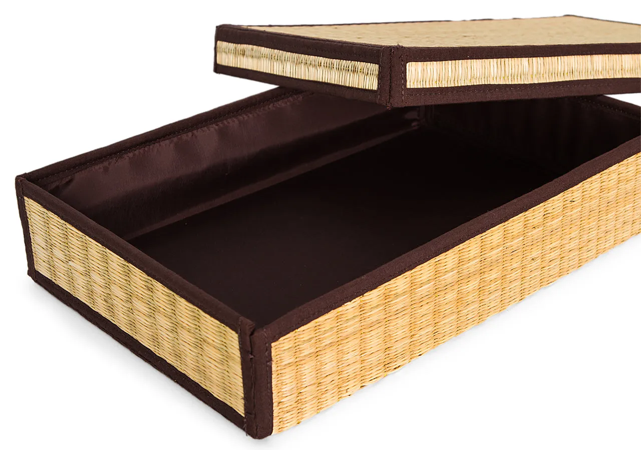 Container with black hem
