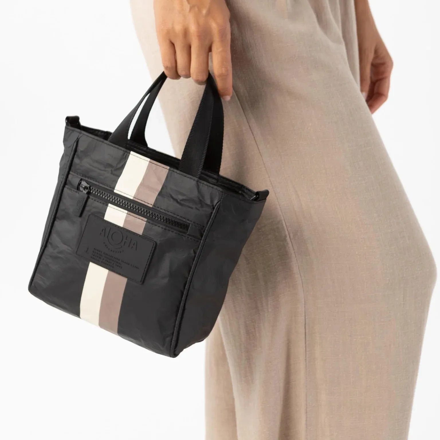 Le Voyageur Crossbody / Caffe Black